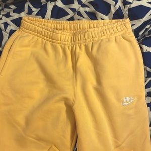 Nike peach joggers men’s medium